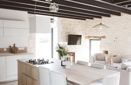 Sorges-et-Ligueux-en-Perigord Cabaña | Casa con aire acondicionado, terraza y Wi-Fi, admite mascotas, cerca del Périgord Verde