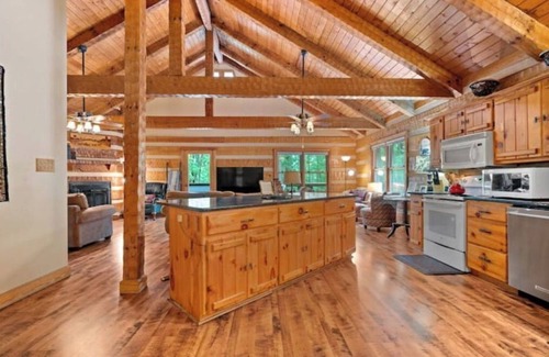 Hot Springs Village Cabina | Fragrance Free log cabin in Hot Springs Village- stunning!