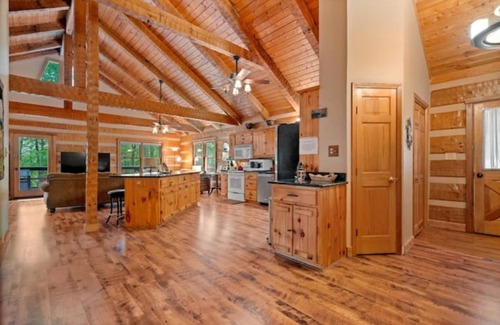 Hot Springs Village Cabina | Fragrance Free log cabin in Hot Springs Village- stunning!