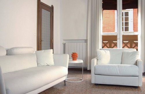 Historic Center Chalet De Esquí | Frame Bologna [King Room with private bathroom outside]