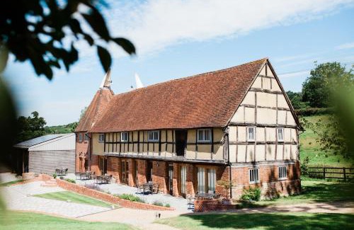 Benenden Casa | Frame Farm - Sleeps 20 in 1-6 Weaver's Cottages & The Byre barn