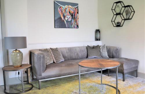 Benenden Casa | Frame Farm - Sleeps 20 in 1-6 Weaver's Cottages & The Byre barn