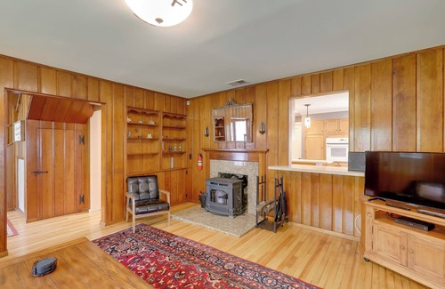 Franconia Casa | Franconia Escape on Half Acre w/ Fire Pit & Deck!