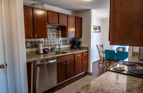 Franconia Apartamento | Franconia Fab: 2BR 1BA Ski Retreat nr Cannon Mtn-Kid & Fido Friendly!