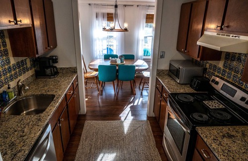 Franconia Apartamento | Franconia Fab: 2BR 1BA Ski Retreat nr Cannon Mtn-Kid & Fido Friendly!