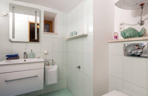Gabonjin Casa | Casa de vacaciones Franjo (MLK372) en Krk/Malinska - 4 personas, 2 dormitorios