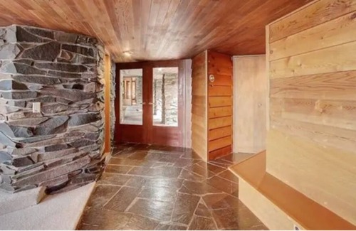 South Colby Casa | Frank L Wright insp. house waterfront beach access