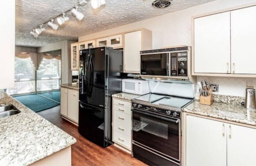 North Central Omaha Casa | Frank Lloyd WrightishMid Century Mod Time Capsule