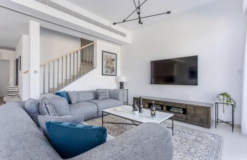 Dubai Villa | Frank Porter - Cherrywoods