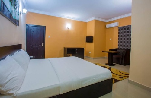 Gwarinpa Estate Hotel | Frankeyz Haven Suites