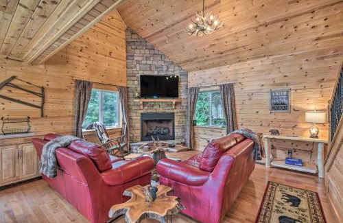 Franklin Casa | Franklin Cabin with Game Room, Mountain-View Deck