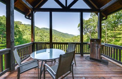 Franklin Casa | Franklin Cabin with Hot Tub and Pool Table!