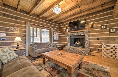 Franklin Casa | Franklin Cabin with Hot Tub and Pool Table!
