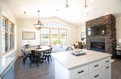 Blowing Rock Casa | Franklin on Main