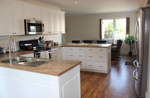 Prince Edward Casa | Franklin's Corner Overlooking Picton Bay