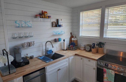 Fort Walton Beach Cabaña | Frannys FUN Florida Cottage by the Beach Downtown Fort Walton Beach!