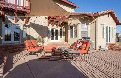 Shenandoah Valley Casa | Fraser Family Vineyard Estate Pet-Friendly Home