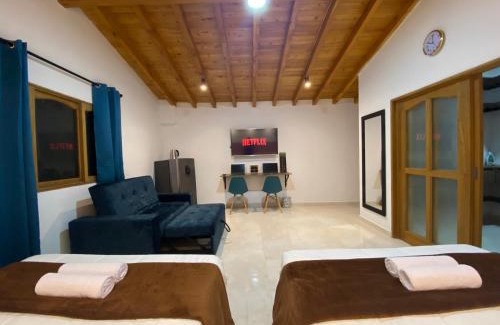 El Carmen de Viboral Casa | Fraternity Room - a solo una cuadra del parque