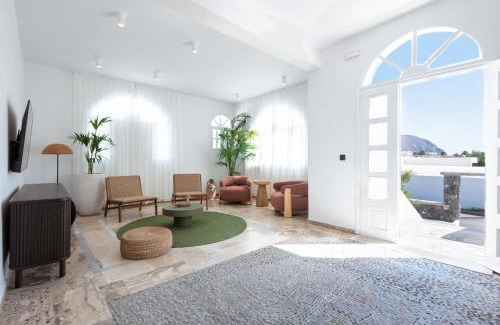 Agios Georgios Hotel | Frati Villas Beachfront