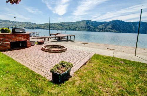 Manson Casa | Fray's Lane Waterfront Home
