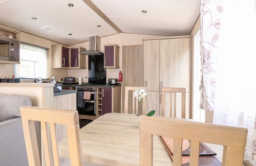 Hopton Cabaña | Freddy's Lodge, Foxburrow Hang