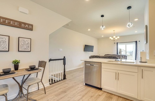Frederick Apartamento | Frederick Townhome w/ Balcony, Close to Parks!