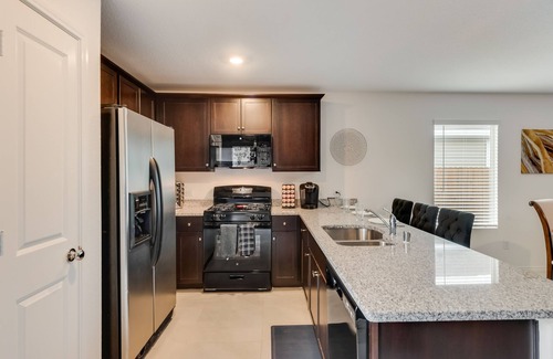 Weston Casa | - FREE 4K TV - The Serenity