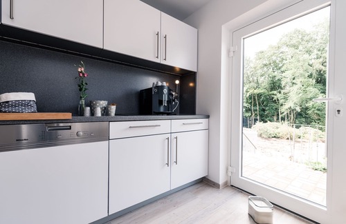 Bergisch Gladbach Apartamento | casi gratis, moderno, cocina, terraza, cerca de colonia, 2 cuartos de ducha