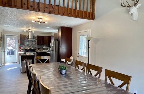 Bushkill Casa | ★★★★★ PERFECTO PARA TODOS LOS 3 niveles con SAUNA, FIRE-PIT, 7 televisores, ropa de cama sin cargo