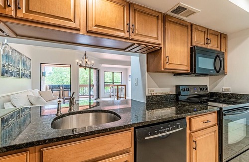 Shelter Cove Villa | FREE BIKES | Shelter Cove | Walk to Shopping & Restaurants | Marina Views