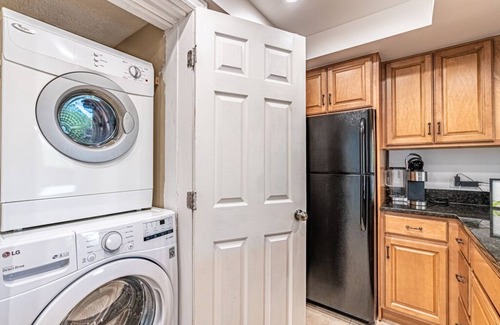 Shelter Cove Villa | FREE BIKES | Shelter Cove | Walk to Shopping & Restaurants | Marina Views