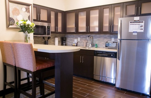 McNeil Apartamento | Free Breakfast + 24 Hour Business Center + Outdoor Pool | Perfect for Business Travelers!