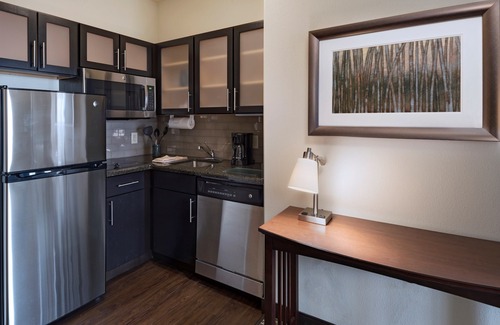 McNeil Apartamento | Estudio Queen accesible con ducha adaptada | Acceso a la piscina exterior + desayuno gratis