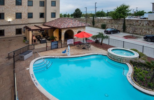 Irving Condominio | Desayuno gratis + acceso al gimnasio | Cerca del aeropuerto DFW!