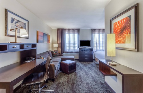 Davenport Apartamento | Free Breakfast, Free Wi-Fi, Indoor Pool | Studio with Roll in Shower
