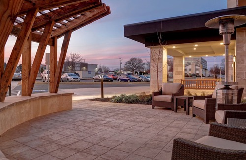 Overland Park Apartamento | Desayuno gratis. Piscina. Barbacoa compartida. Gimnasio. ¡Cerca del centro de convenciones de Overland Park! ¡Ideal para viajeros de negocios!