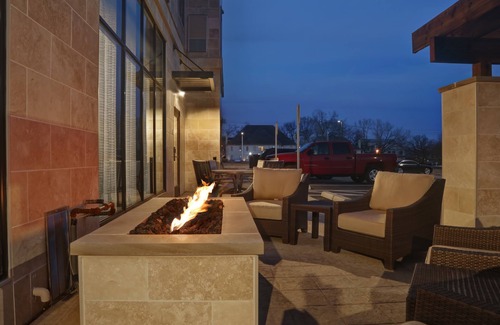 Overland Park Apartamento | Desayuno gratis. Piscina. Barbacoa compartida. Gimnasio. ¡Cerca del centro de convenciones de Overland Park! ¡Ideal para viajeros de negocios!