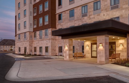 Overland Park Condominio | Desayuno gratis. Piscina. Barbacoa compartida. Gimnasio. ¡Cerca del centro de convenciones de Overland Park!
