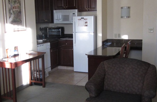 Kalamazoo Condominio | Audiencia Suite Accesible | Desayuno diario gratuito + piscina cubierta