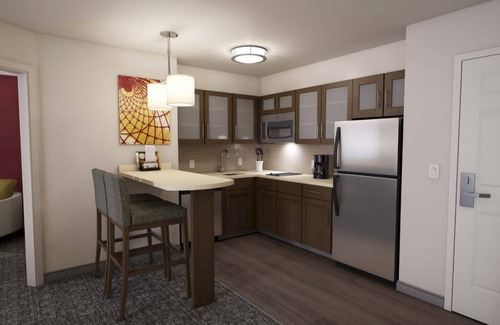 Lafayette Condominio | Desayuno gratis. Piscina. ¡A solo 5 millas de la Universidad de Purdue!