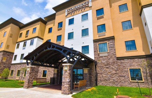 Lafayette Condominio | Desayuno gratis. Piscina. ¡A solo 5 millas de la Universidad de Purdue!