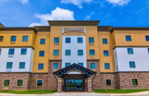 Lafayette Condominio | Desayuno gratis. Piscina. ¡A solo 5 millas de la Universidad de Purdue!