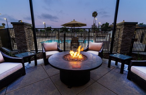 Newark Condominio | Desayuno gratis. Piscina. Barbacoa compartida. Suite King. ¡30 minutos al zoológico de Oakland!