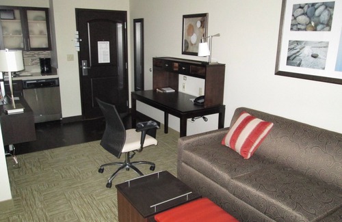 Bowling Green Condominio | Suite accesible para personas con discapacidad auditiva cerca del centro de conferencias Knicely | Desayuno diario gratis!