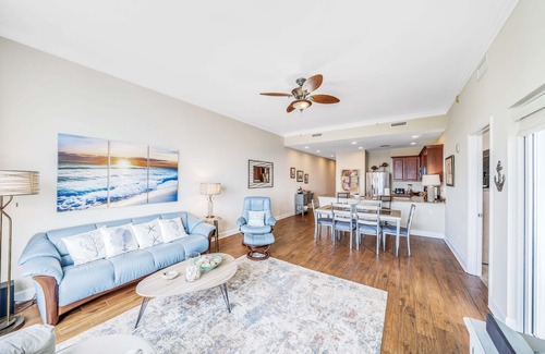 Upper Grand Lagoon Condominio | FREE Daily Golf! Reflections 805 Amazing Top Floor View, Resort Pool, Hot Tub