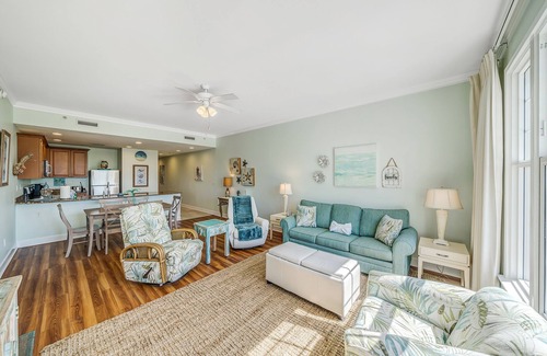 Upper Grand Lagoon Condominio | FREE Daily Golf! Reflections 302 Bayfront Living, Heated Resort Pool, Hot Tub