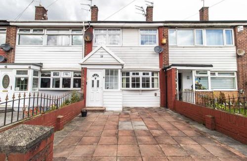 Jarrow Casa | Free Driveway Parking 3 Double Bedroom House, Ideal for long term contractor, etc stays, 4 miles 11 mins drive to Nissan, 20 mins drive to Sunderland Newcastle, Fast WIFI - see Dwellcome Home Ltd site for assurance