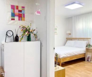 Mapo Apartamento | Free Early Check-in! 5min to Subway Station Store at Doorstep