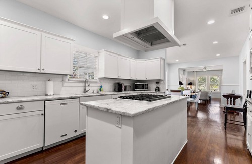 Midtown Casa | Free Fun Included | Near Zoo, Pearl District & Riverwalk | Charming Historic Casa in Midtown