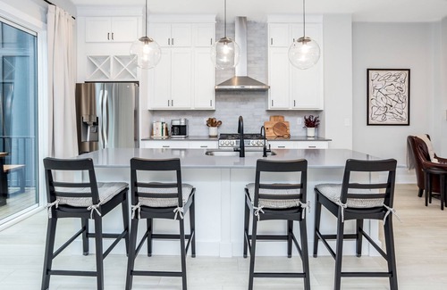 Westfield Casa | Free Golf Cart! Luxe Townhome Near Grand Park!